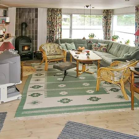 Two-bedroom Holiday In * Hals